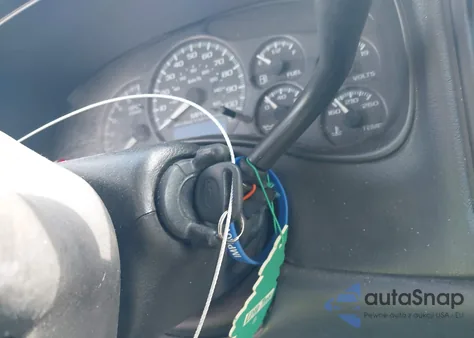 2000 Chevrolet Silverado 1500 z USA, uszkodzony, nr VIN 1GCEC14V5YE423437